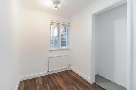 4 bedroom semi-detached house to rent - Photo 3