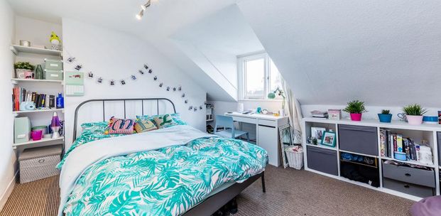 3 Bedroom, 1 bath, 1 reception Flat - Photo 1