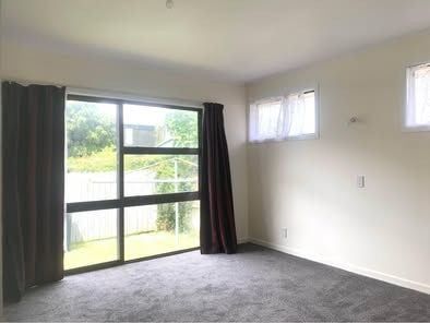 Beautiful 4 Bedroom House in Mt Roskill - Photo 4