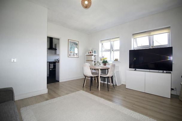 2 Bedroom Flat - Purpose Built To Let - Photo 1