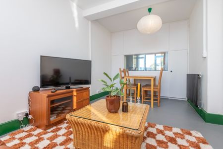 3 Bed Flat, Harold House, E2 - Photo 3