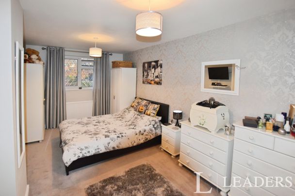 2 bedroom mid-terrace to rent Abbotsweld, Harlow - Photo 1