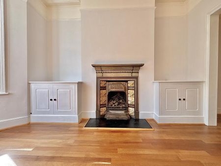 4 bedroom terraced house to rent - Photo 3