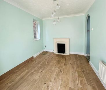 4 bedroom link detached house to rent - Photo 1