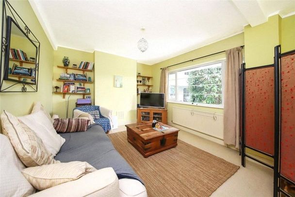 3 Bed Flat, Mundania Court, SE22 - Photo 1