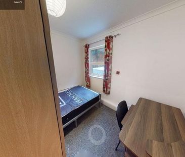 5 bedroom flat to rent - Photo 4