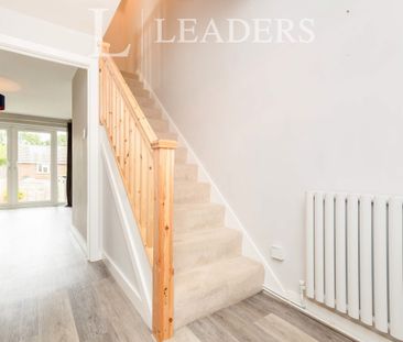 3 bedroom mid-terrace to rent Meadow Gardens, Buckingham MK18 1BJ - Photo 3