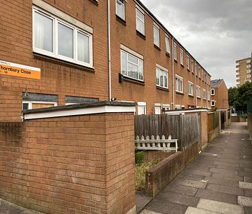 Room 4, Thornbury Close, N16 8UX - Photo 1