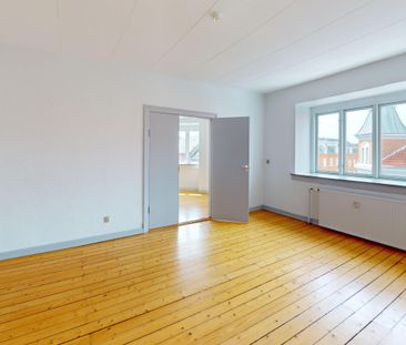 <b>Stor og delevenlig 4-værelses i vestbyen!</b><br> - Foto 3