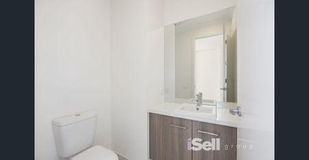 STYLISH FAMILY RESIDENCE IN A HIGHLY SOUGHT-AFTER LOCALE - Photo 3