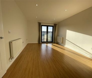 Redecorated modern apartment in the heart of the town centre just o... - Photo 4