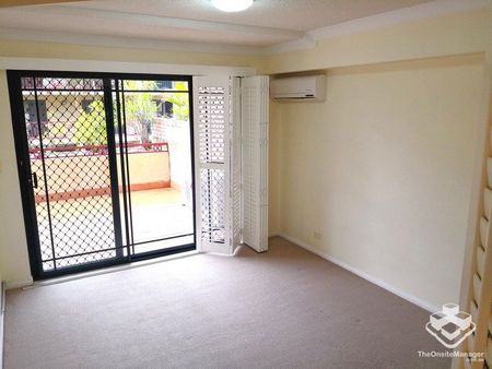 Large 3BR in City Fringe Oasis - Photo 5