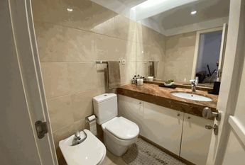 Apartamento T2 para arrendamento sem móveis com piscina nas Laranjeiras, Lisboa