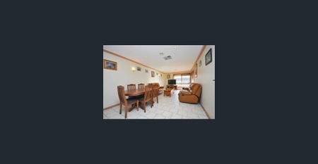 COMFORTABLE FAMILY HOME!! - Photo 5