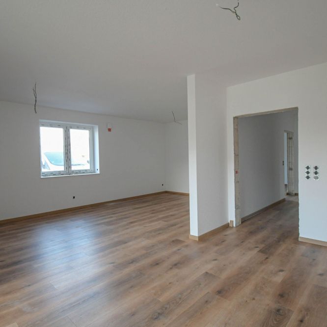 6644 - NEUBAU! Moderne Zwei-Zimmer-Erdgeschosswohnung mit Einbauküche in zentraler Lage - Photo 1