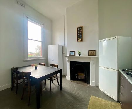 Carlton North - Photo 2