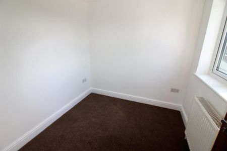 6 bedroom detached house to rent - Photo 2