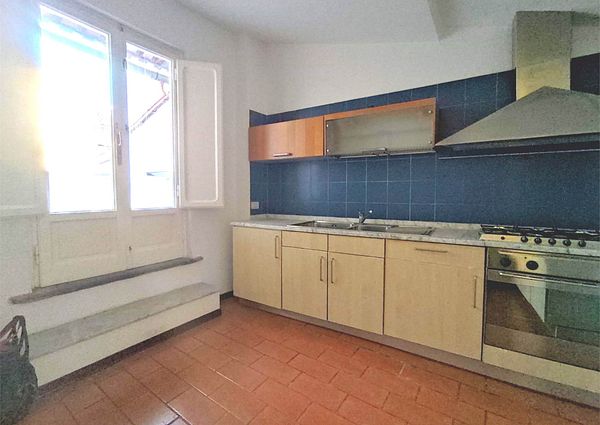 Ampio appartamento con terrazzino libero da metà marzo 2026 !