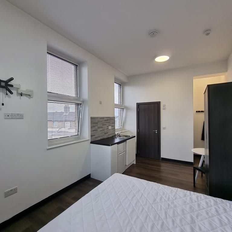 Studio to rent - Photo 1