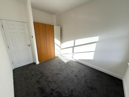 2 bedroom Flat To Let - Photo 3