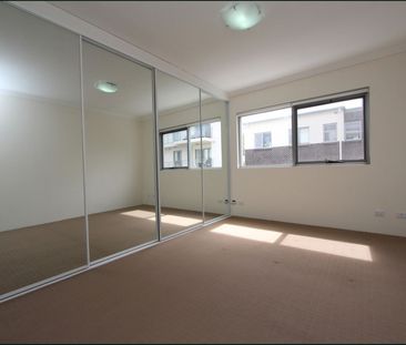 3 Bedroom Townhouse with 3 Bathrooms & 3 Car garage - Photo 3