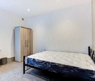 A Special Shared Houseshare for Rent in Brighton Room 4 - Photo 4