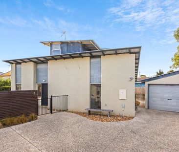 Rear Unit with Quiet Courtyard - Photo 2