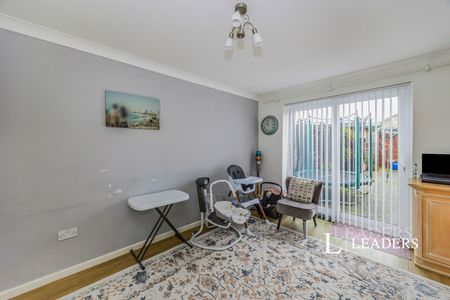 2 bedroom house to rent Corby Crescent, Anchorage Park, Portsmouth, PO3 - Photo 5