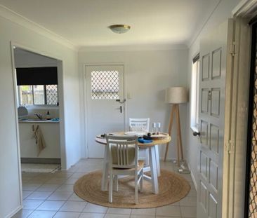 Modern 2-Bedroom Unit with Courtyard, Moments from the Beach - Photo 4