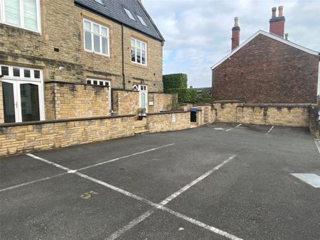 Crompton Road, Macclesfield, Cheshire, SK11 - Photo 5