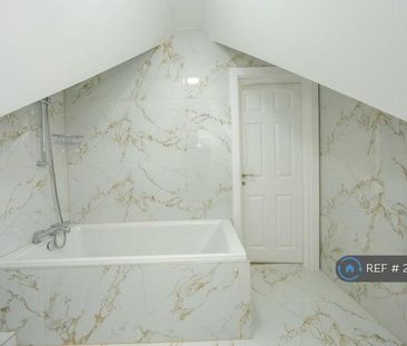 1 bedroom in a house share to rent - Photo 6