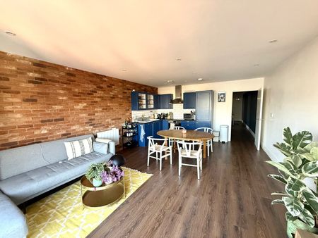 2 Bed Flat, Portland Square, BS2 - Photo 2