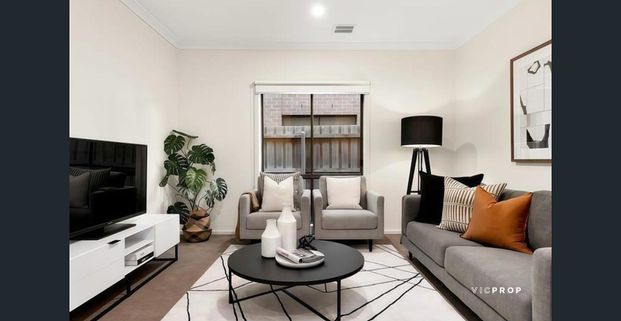 Parkside Family Living in Prime Location - Photo 1