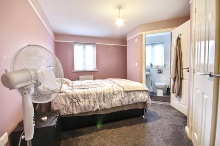 2 Bedroom Flat / Apartment to let - Photo 2