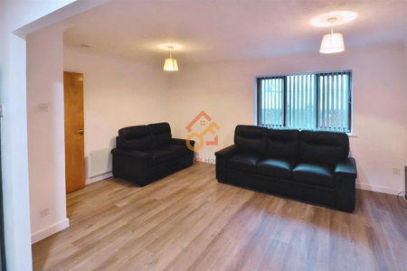 2 bedroom flat to rent - Photo 2