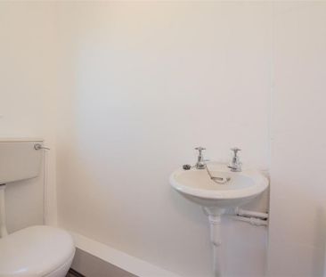 3 bedroom end of terrace house to rent - Photo 5