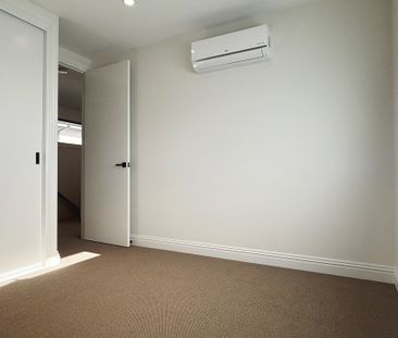 Brand new townhouse in the Heart of Mont Albert North! - Photo 2