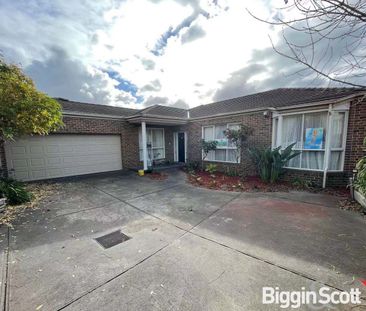 Outstanding Family Home in Burwood - Photo 5