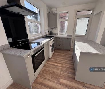 3 bedroom semi-detached house to rent - Photo 5