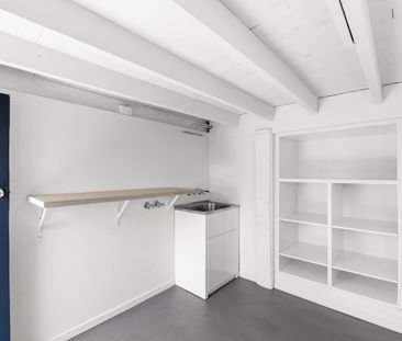 Renovated, Great Location, Air Con - Photo 1