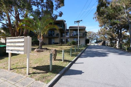 8/78 Stanley Street, Scarborough. - Photo 3