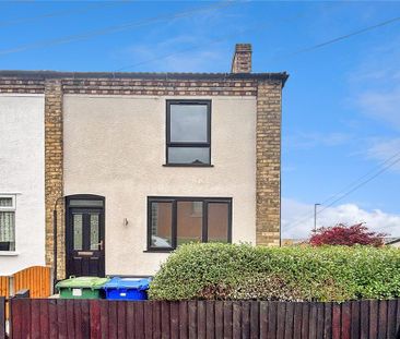 3 bedroom end of terrace house to rent - Photo 3