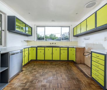 Three Bedroom Home, Close to Schools - Photo 6