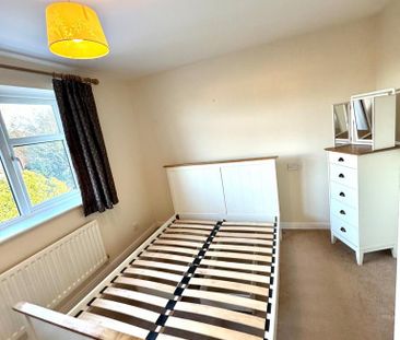 2 bedroom end of terrace house to rent - Photo 3