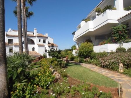 Middle Floor Apartment in Sierra Blanca - Photo 3