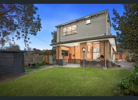 Serene Family Home Overlooking Gardiners Creek Reserve - Photo 5