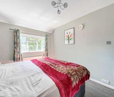 Woking, Surrey, GU21 - Photo 2