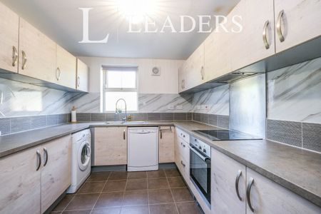 4 bedroom house to rent Weaving Gardens, NG5 - Photo 5