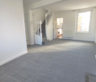 2 bedroom terraced house to rent - Photo 3