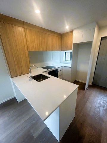 Modern two bedroom townhouse! - Photo 5